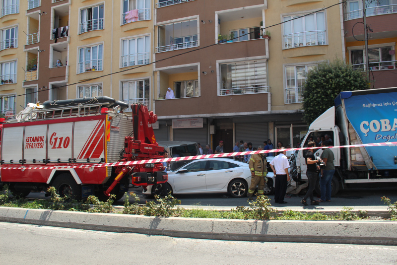 İstanbul’da freni patlayan kamyonet 8 araca çarptı! Bir mucize yaşandı​