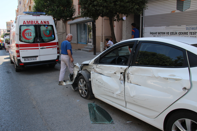 İstanbul’da freni patlayan kamyonet 8 araca çarptı! Bir mucize yaşandı​