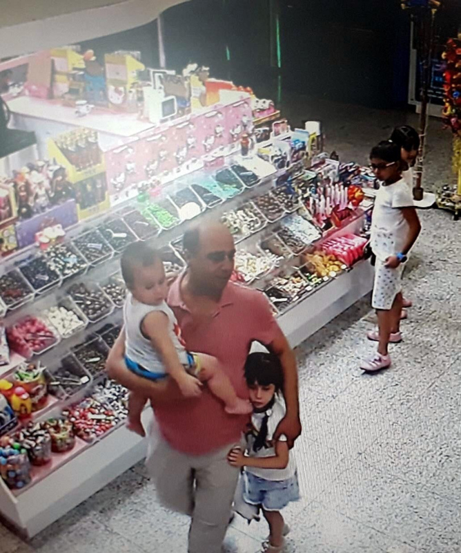 İzmir Balçova’da korkunç olay! Kucağındaki bebeği yere indirip tekmeledi