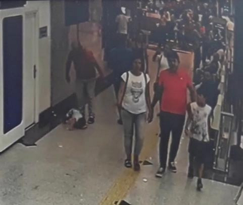 İzmir Balçova’da korkunç olay! Kucağındaki bebeği yere indirip tekmeledi