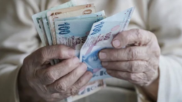SGK, emekli maaşının bağlanmasını bekleyenlere, 6 bin lira avans veriyor