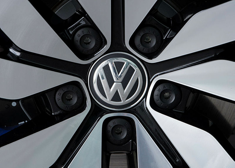 Volkswagen yeni logosuna amblem kavuşuyor! İşte Volkswagen’in logosu için belirlenen imaj...