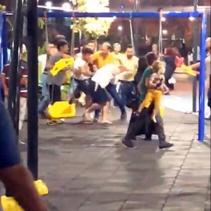 Hatay’da kadınlar, çocuk parkında saç saça kavga ettiler!