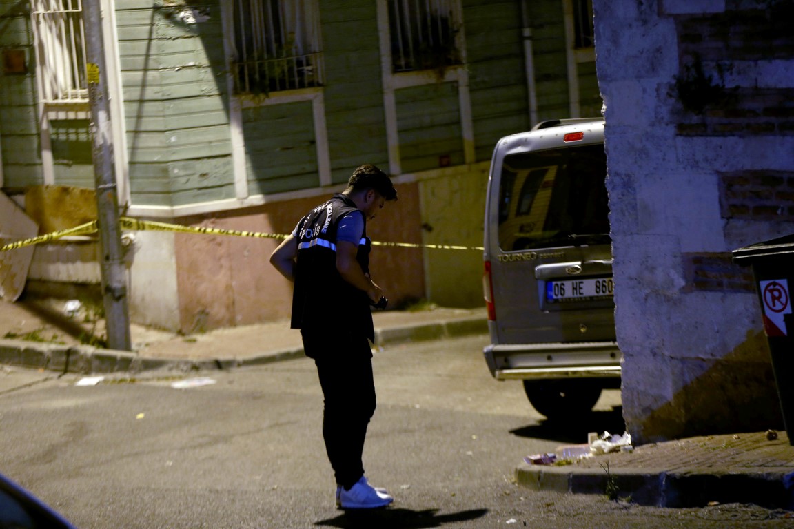 İstanbul Fatih’te korkunç olay! 18 yaşındaki genç sokak ortasında vuruldu