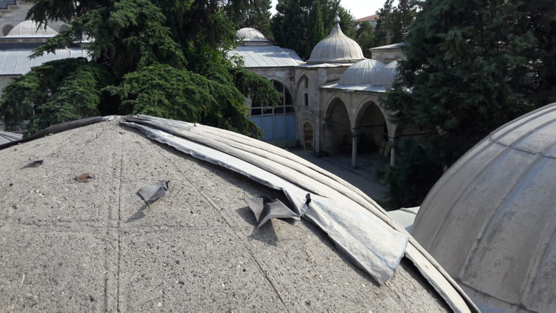 Mimar Sinan’ın eseri olan tarihi caminin kurşunları çalındı