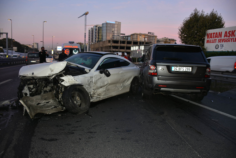 Zeytinburnu D-100’de makas atan alkollü sürücü dehşeti