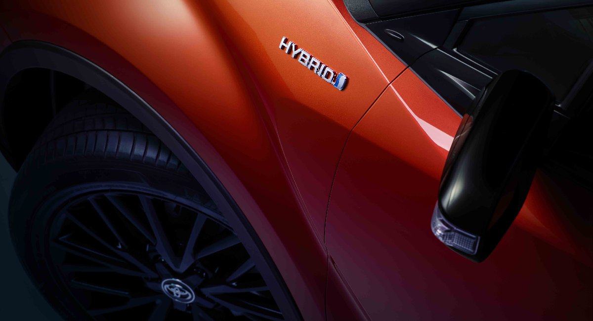 İşte 2020 Toyota C-HR yenilendi! Toyota C-HR’nin motor ve donanım özellikleri neler?
