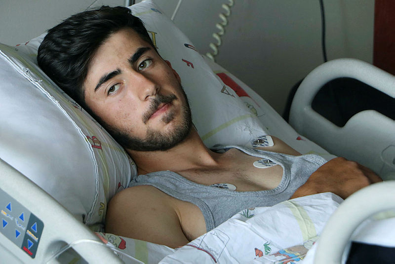 Bingöl’de yılanın ısırdığı Mustafa Bektaş için ’panzehir’ operasyonu: Ölümden böyle döndü