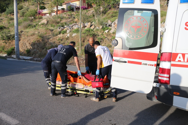 Antalya’da kendisini taciz eden adamı kocasıyla hastanelik etti