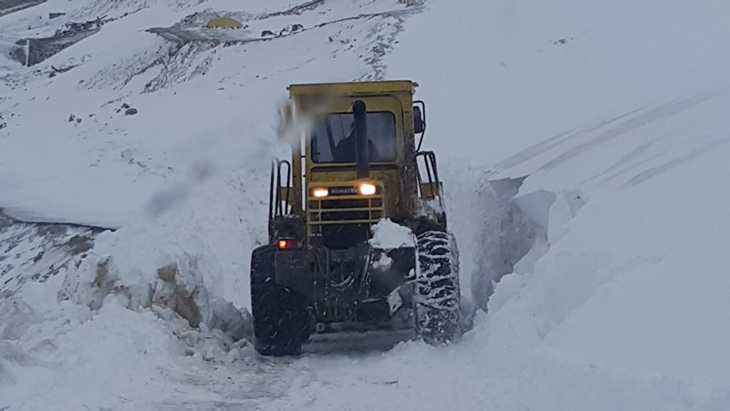 Kar yağışı Bayburt’ta etkili oldu! Köy yolları açıldı