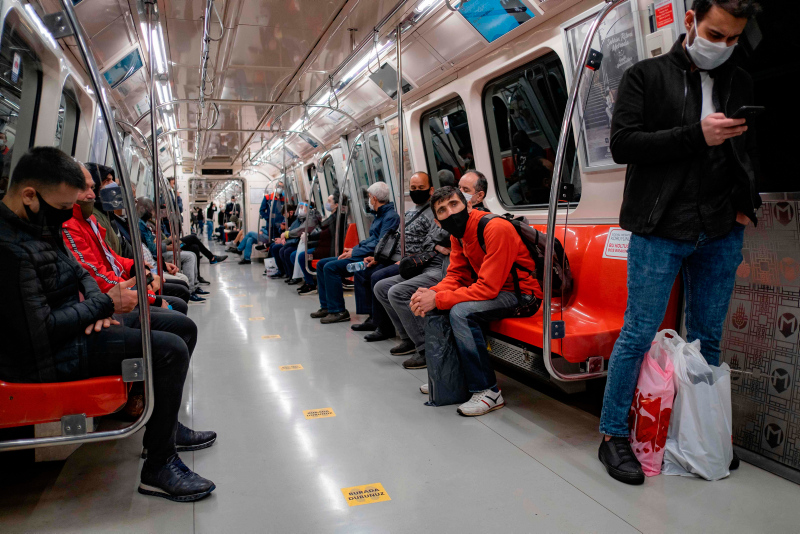 İstanbulluları bekleyen büyük kriz: Toplu taşımada sosyal mesafe nasıl olacak?