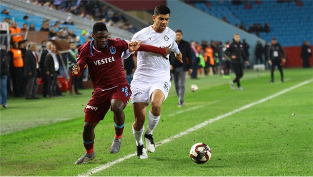 Trabzonspor’dan Galatasaray’a transfer çalımı! Cenk Özkacar an meselesi