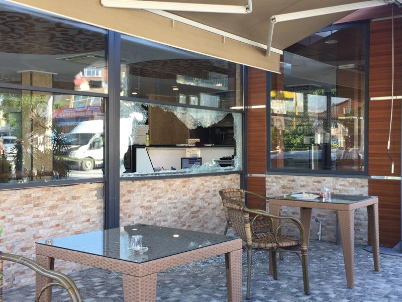 İstanbul’da müşterilerin olduğu lokantaya silahlı pompalı tüfekli saldırı!