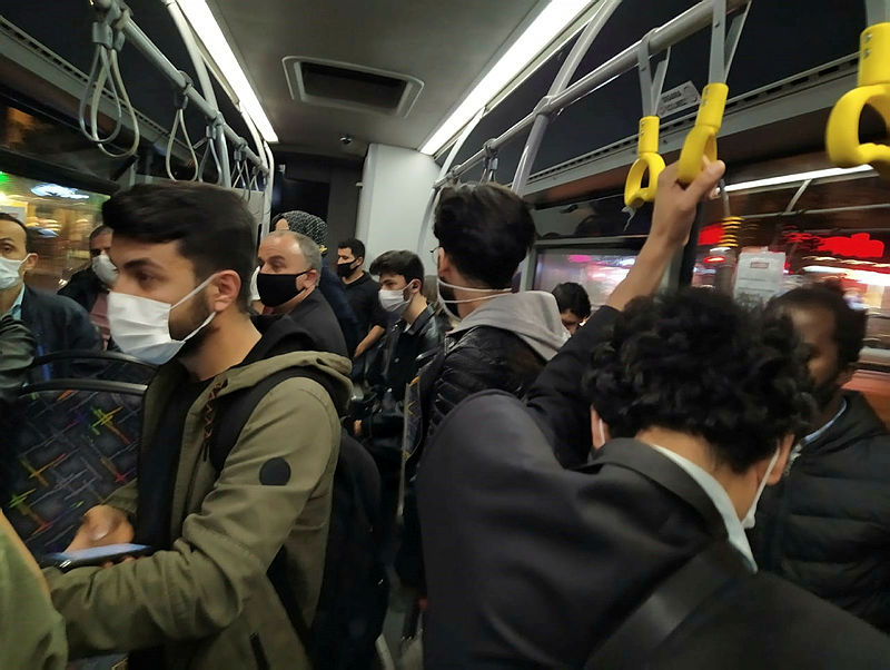 Son dakika: Toplu taşımayı kullananlara hayati uyarı! Koronavirüs Bilim Kurulu üyesi canlı yayında uyardı