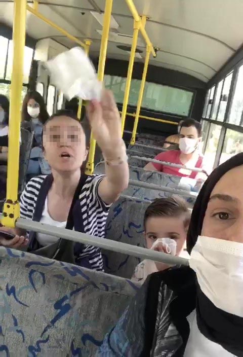 Otobüste maske krizi! İzmit’te maske takmayan kadın kendini uyaranlara saldırdı