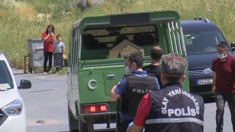 İstanbul’da kadın cinayeti! Cenaze yerdeyken eşlerin akrabaları arasında kavga çıktı