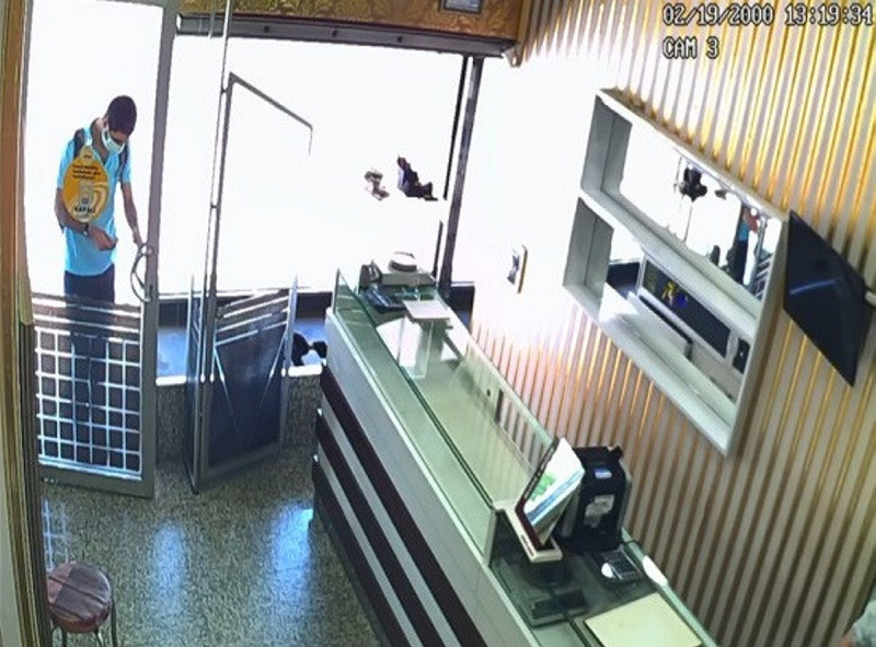 İzini kaybettirdi! Biber gazlı soygun