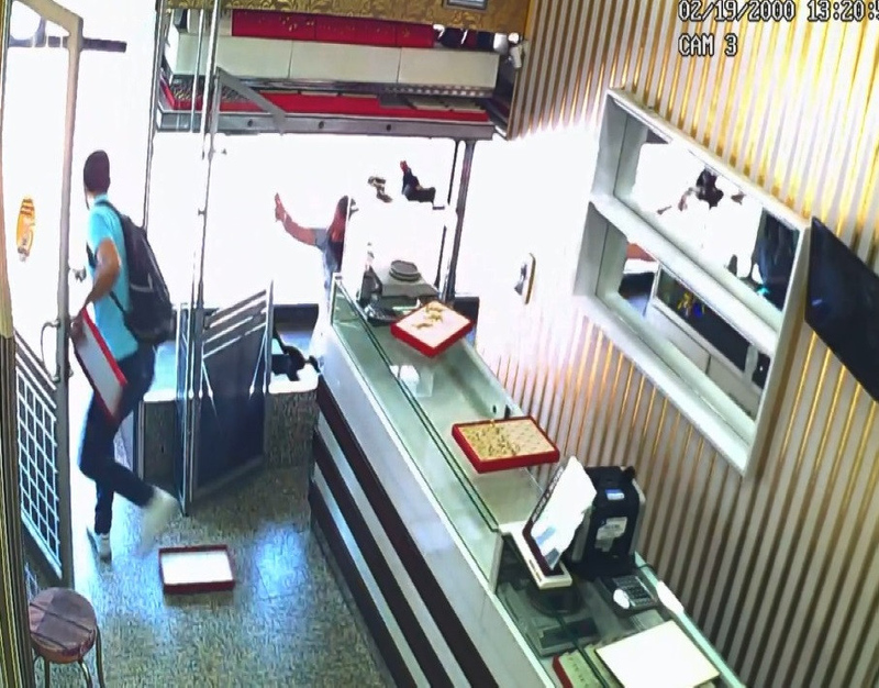 İzini kaybettirdi! Biber gazlı soygun