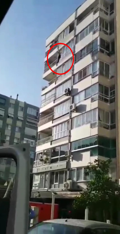 İzmir’de 9’uncu kattan atlayıp hava yastığına düşen kişi ağır yaralandı
