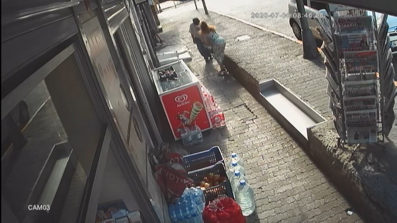 İstanbul’da sokak ortasında sevgilisine dehşeti yaşattı! O anlar kamerada