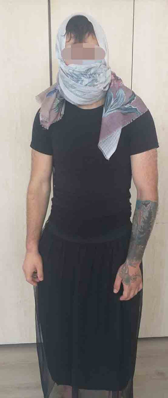 Kadın kıyafetleriyle yakalandılar! Bıçak zoruyla bir eve girip...