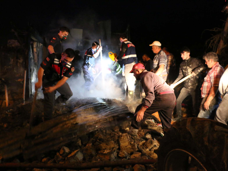 Bolu’da çıkan yangında iki çocuk birbirine sarılı halde ölü bulundu