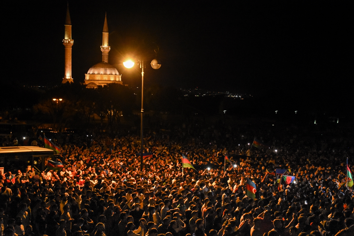 Binlerce kişi sokaklara döküldü: Azerbaycan halkından Meclis’e seferberlik talebi