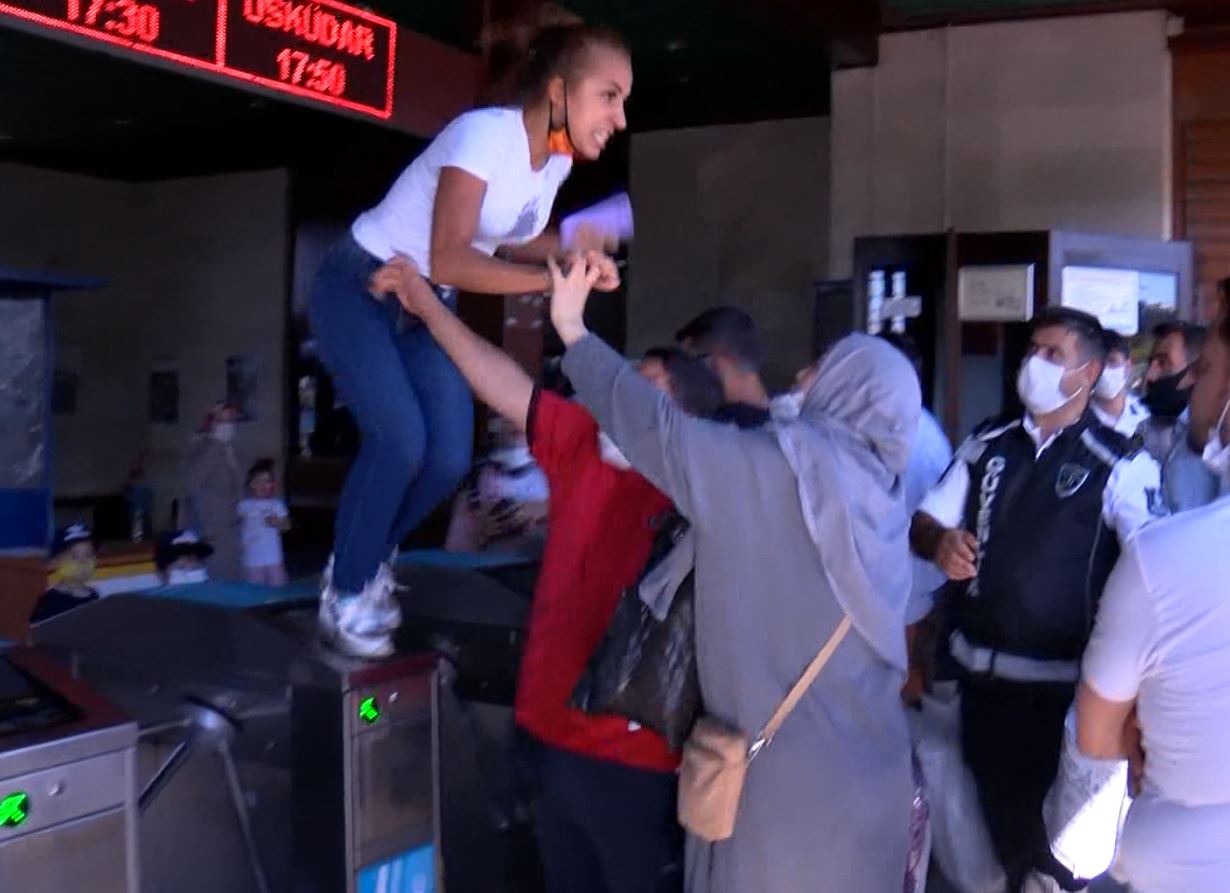 Son dakika: İstanbul’da kadından kadına uçan tekme! Git ülkene deyip saldırdı