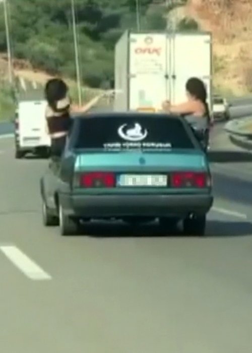 Kimse anlam veremedi! Pencerelerden çıkıp...