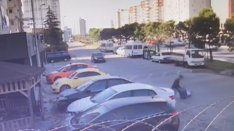 İstanbul’da bıçaklı saldırgan dehşeti! Servis beklerken defalarca bıçaklandı