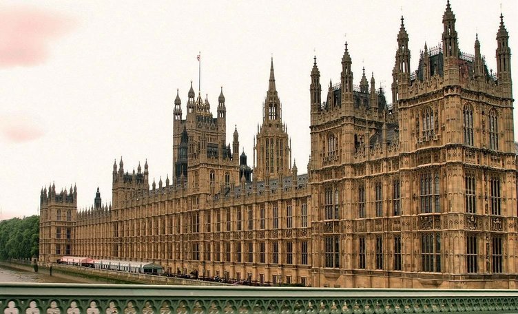 İngiltere Parlamentosu’nda tecavüz skandalı!