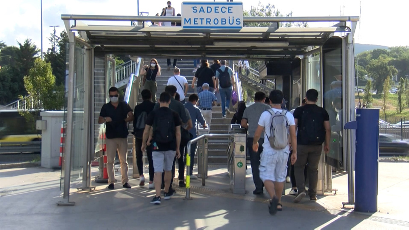 İstanbul’da bayram sonrası ilk iş günü: Toplu taşıma araçları kalabalık günlerine geri döndü