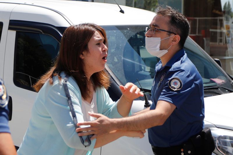 Ankara’da dehşet! Eşini çalıştığı kafede tabancayla öldürüp patronunu ağır yaraladı