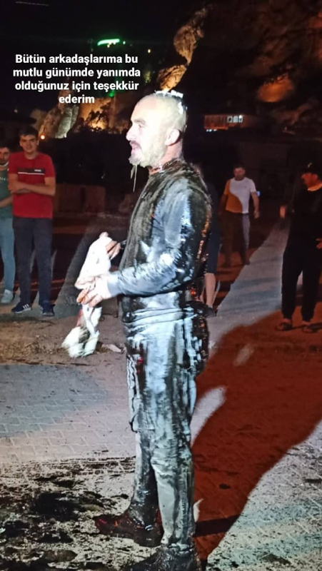 Damadı evleneceğine pişman ettiler! Düğünde ilginç görüntüler...