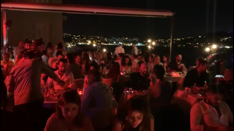 Skandal görüntüler! Koronavirüsü umursamadan eğlendiler...