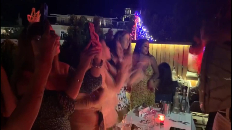 Skandal görüntüler! Koronavirüsü umursamadan eğlendiler...