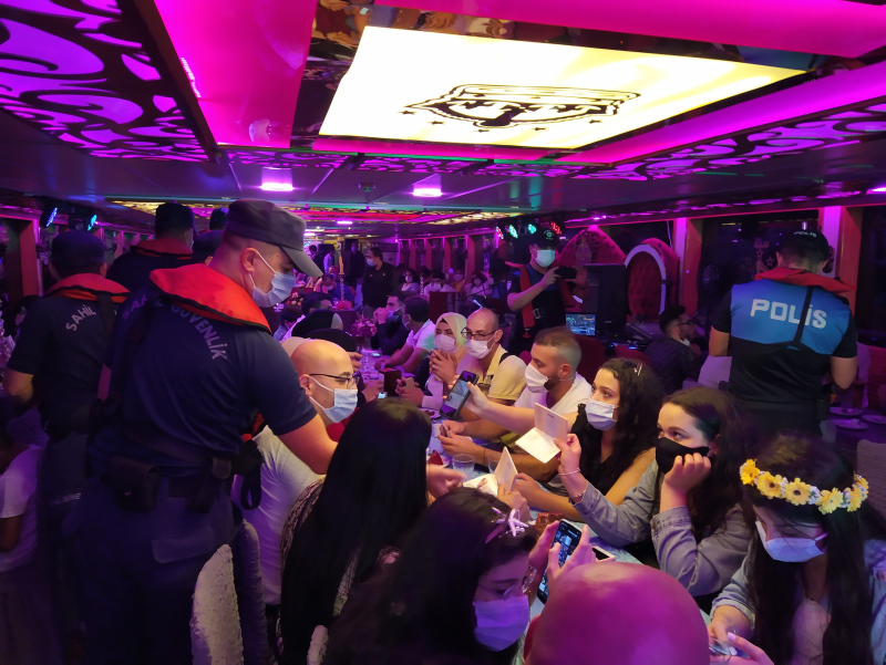 İstanbul Boğazı’nda koronavirüs denetimi! Ekipler tek tek inceledi