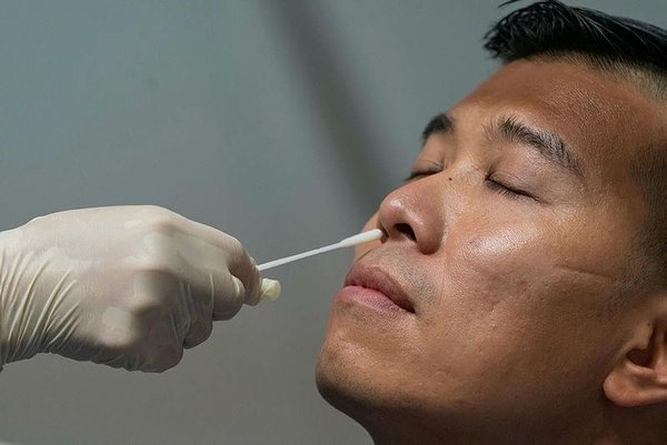 Çin’de halkı ikiye bölen Kovid-19 testi DNA bilgilerimizi çalıyorlar