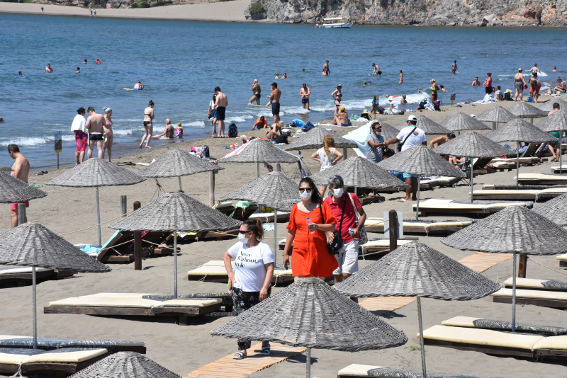 turistler akin akin antalya ya geliyor
