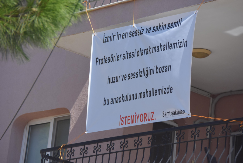 Pankartı gören şaka zannetti! İzmir’de şaşkına çeviren olay