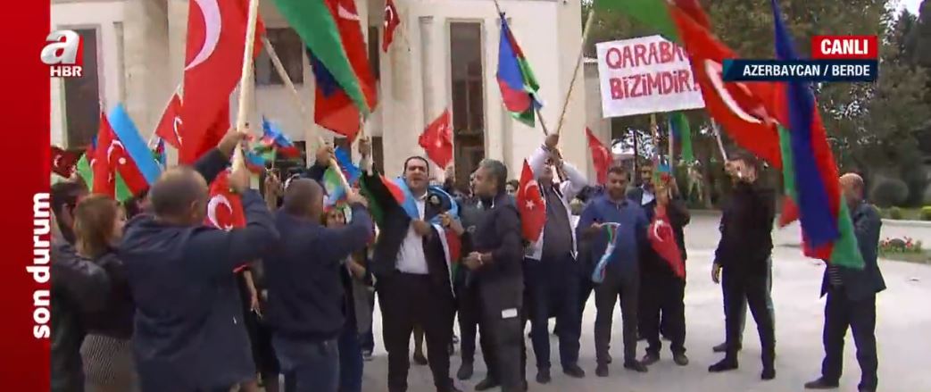 Son dakika: Azerbaycan Türkleri’nden orduya büyük destek! A Haber’e konuştular: Biz bu bayrakları Karabağ’da dalgalandıracağız