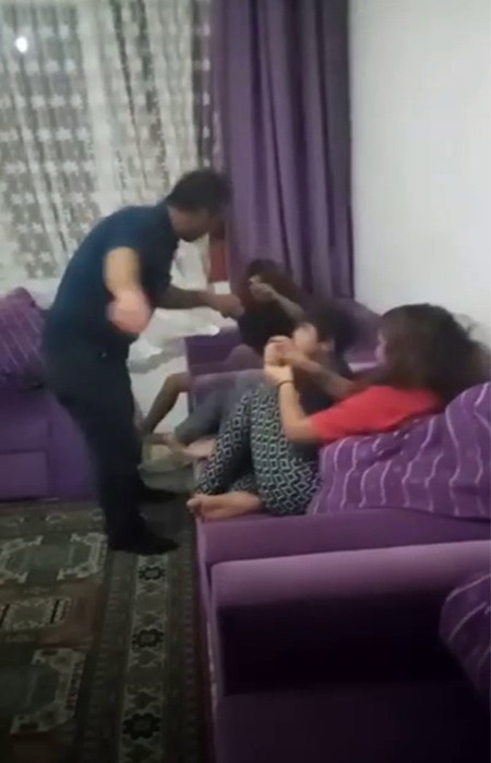 Görüntüler sosyal medyayı salladı! Çocuklarını darp eden cani baba hakkında flaş gelişme