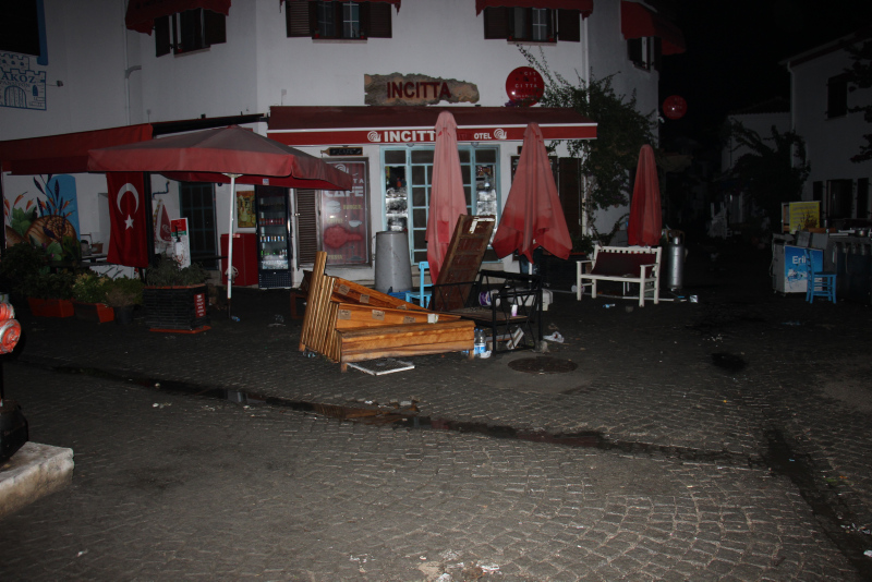SON DAKİKA İZMİR DEPREMİ: Tsunami yaşayan İzmir’den gece yarısı korkutan görüntü