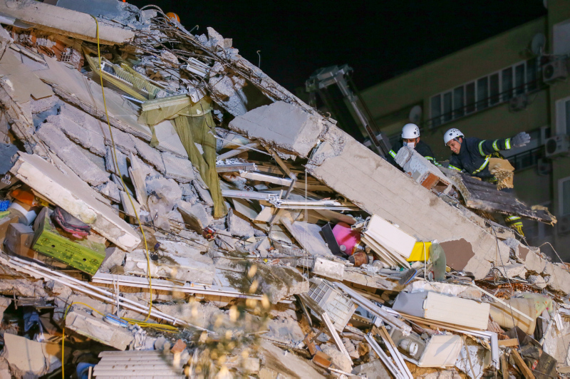 Son dakika: Şiddetli deprem 15 kenti salladı!