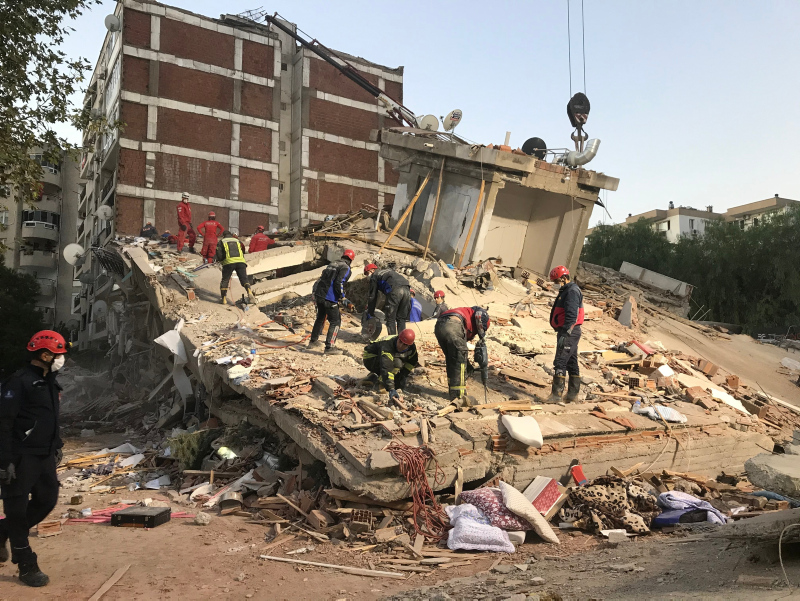 İzmir depremindeki yıkımın nedeni kalitesiz beton ve demir kullanımı