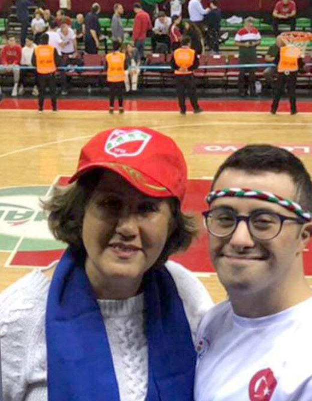 İzmir’de yürek burkan hikaye! Baba kansere anne depreme yenik düştü...