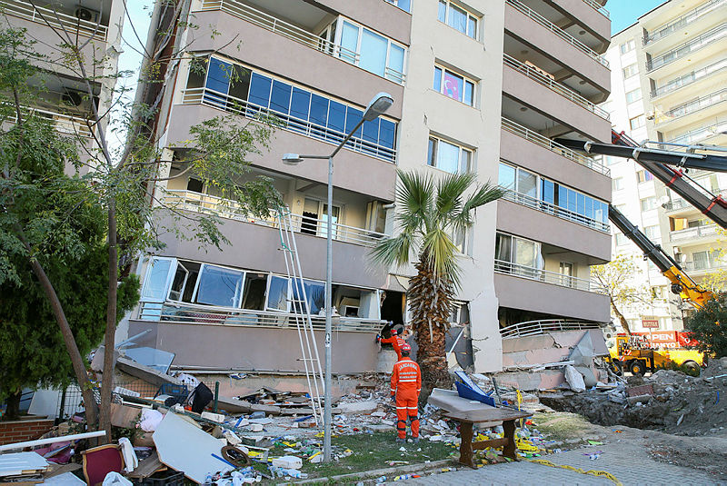 İzmir depremi sonrası site sakini korkunç gerçeği anlattı