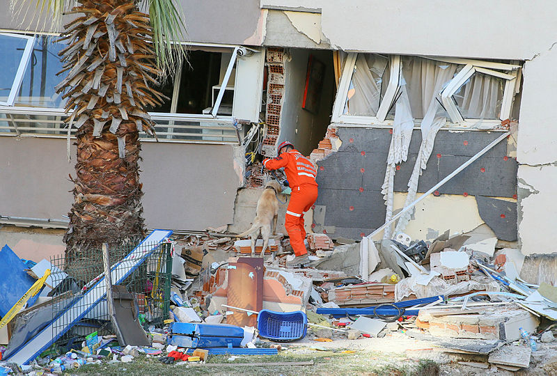 İzmir depremi sonrası site sakini korkunç gerçeği anlattı