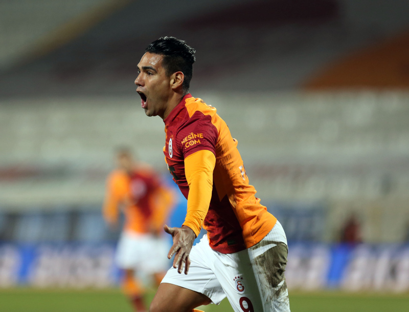 Galatasaray’da Radamel Falcao şoku! Antrenmanı tamamlayamadı