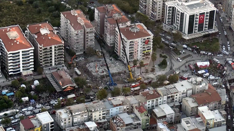 CHP’li Karabağlar Belediyesi’nin skandal hamlesi felakete sürükledi! Vatandaşların riskli yapılarda yaşamasına göz yumdu